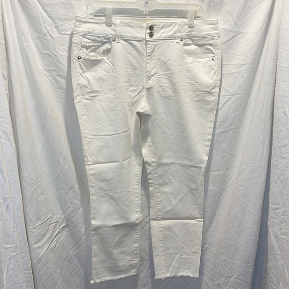 American Eagle Outfitters Denim - American Eagle Crop Jeans super super stretch size 16 regular